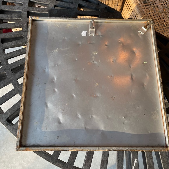 (1) Vintage Metal Decor - Picture 5 of 5